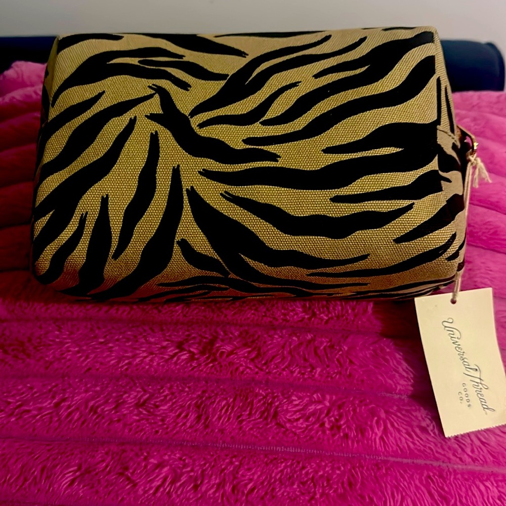 BRAND NEW 🤎 makeup bag